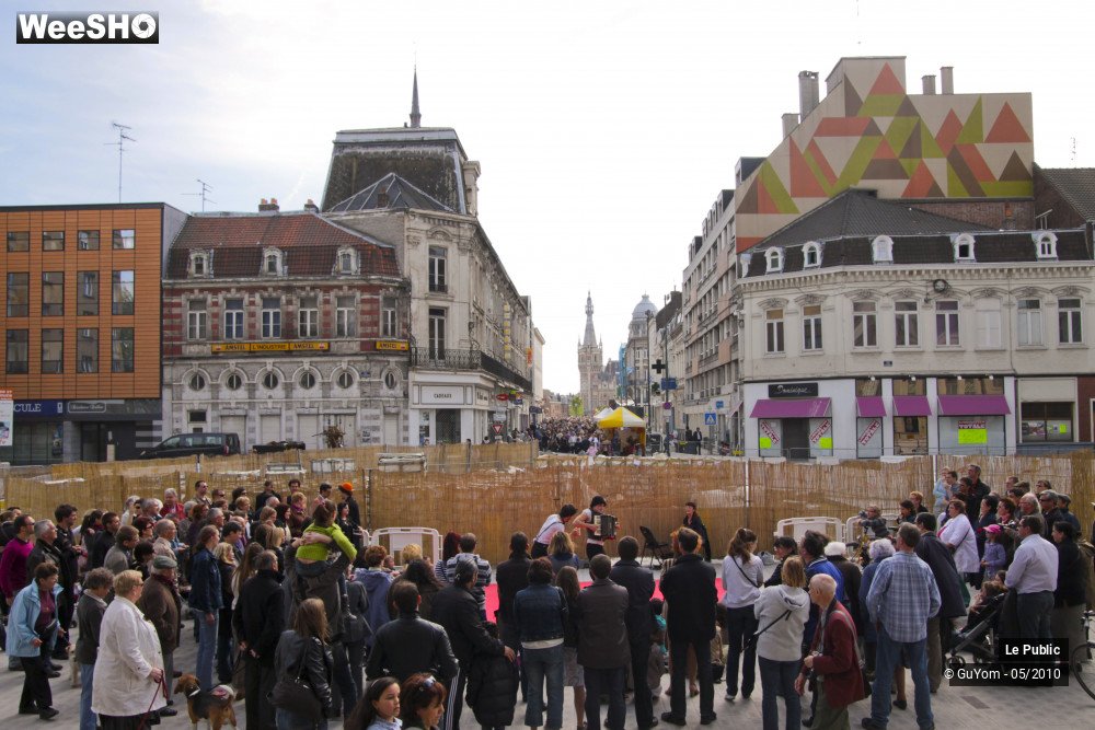 13/43 photos du spectacle Les Rues Joyeuses Ambiance 1