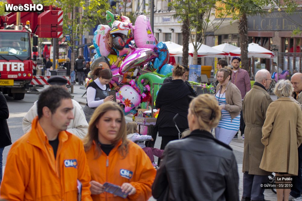 15/43 photos du spectacle Les Rues Joyeuses Ambiance 1