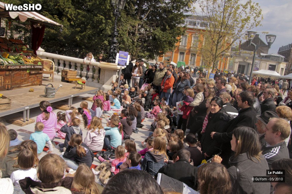 20/43 photos du spectacle Les Rues Joyeuses Ambiance 1