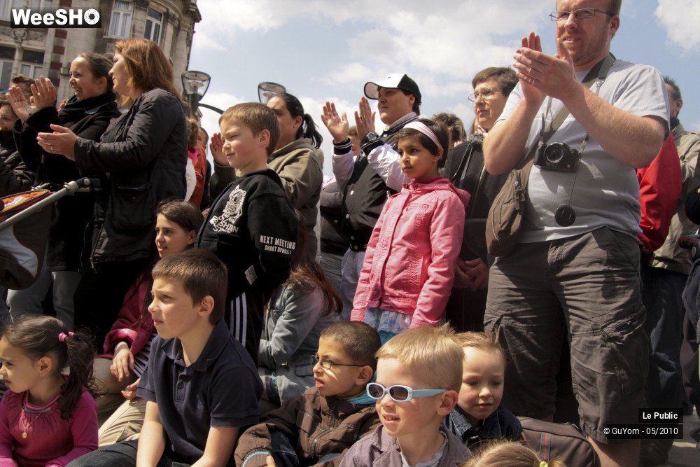 21/43 photos du spectacle Les Rues Joyeuses Ambiance 1