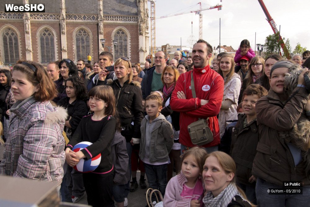 22/43 photos du spectacle Les Rues Joyeuses Ambiance 1