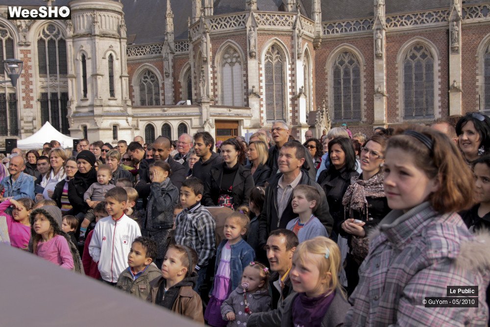 25/43 photos du spectacle Les Rues Joyeuses Ambiance 1