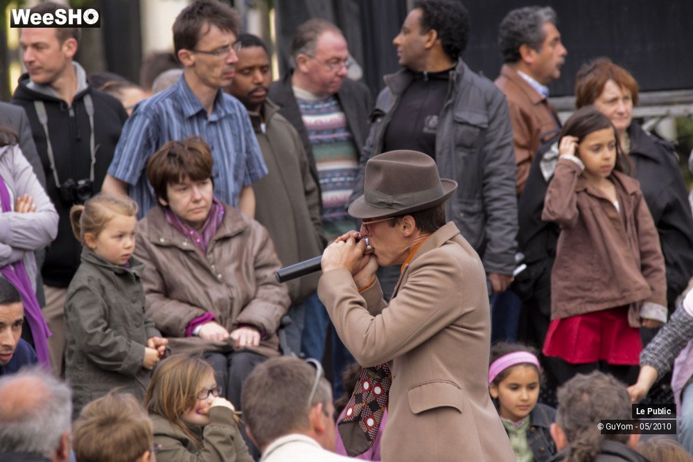 26/43 photos du spectacle Les Rues Joyeuses Ambiance 1