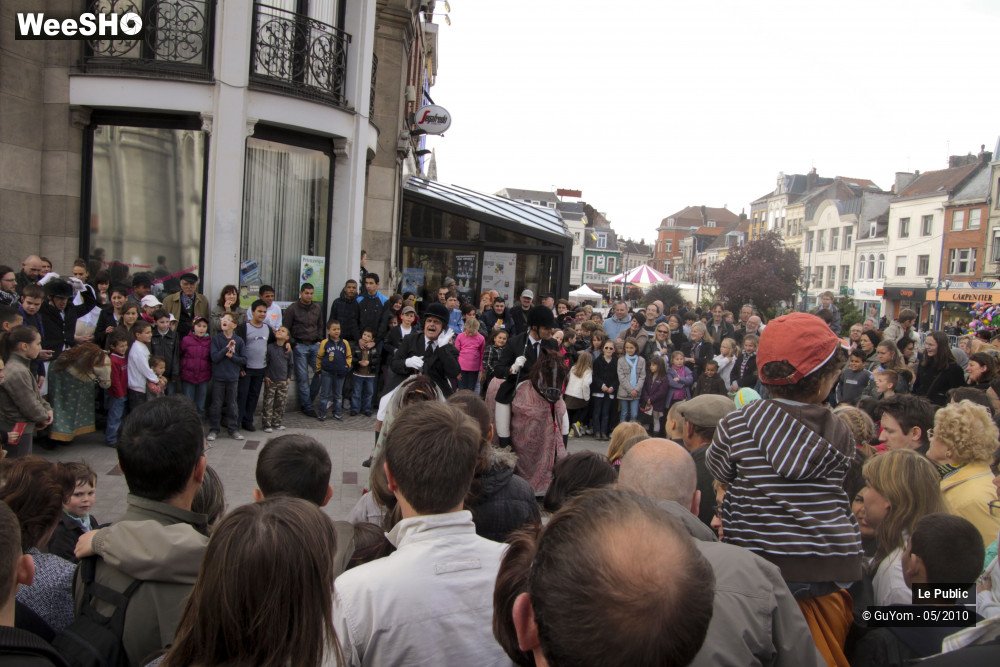 29/43 photos du spectacle Les Rues Joyeuses Ambiance 1