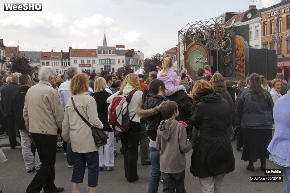 30/43 photos du spectacle Les Rues Joyeuses Ambiance 1