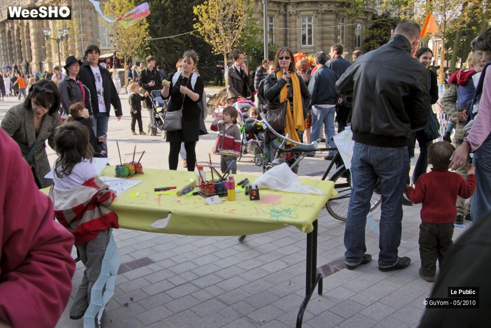 32/43 photos du spectacle Les Rues Joyeuses Ambiance 1