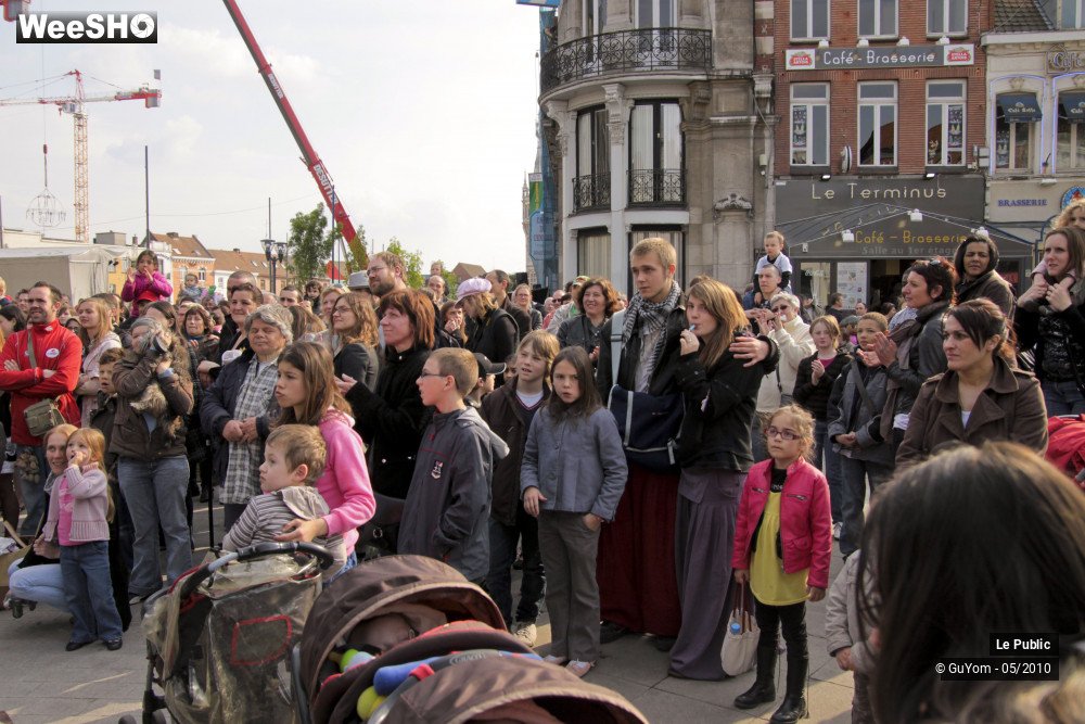 33/43 photos du spectacle Les Rues Joyeuses Ambiance 1