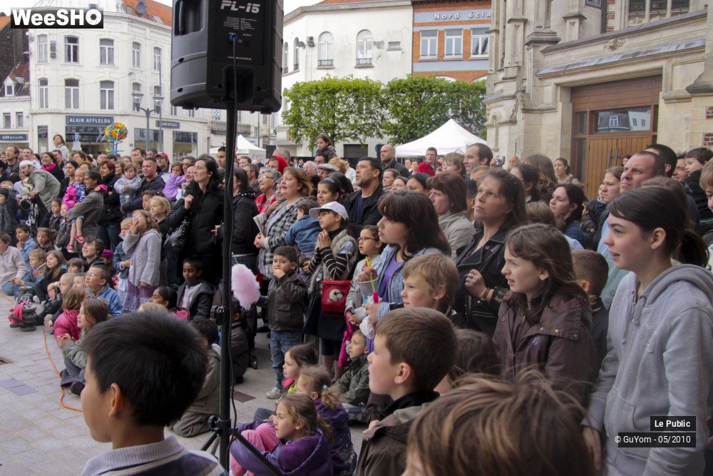 34/43 photos du spectacle Les Rues Joyeuses Ambiance 1