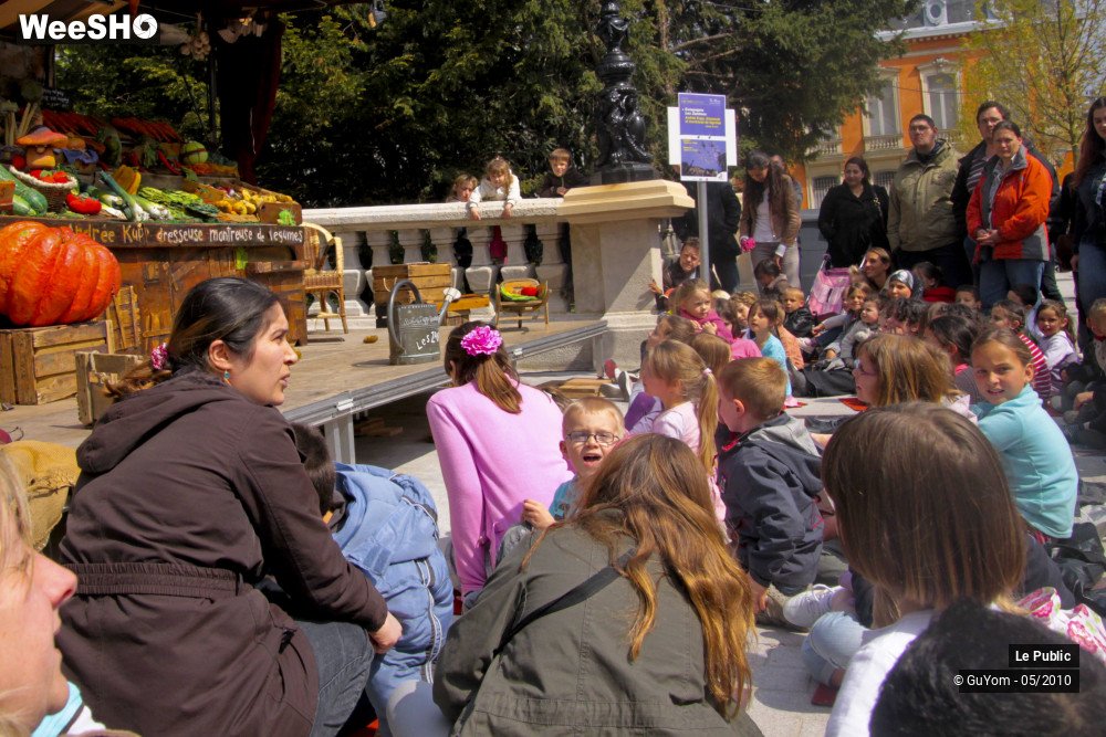 35/43 photos du spectacle Les Rues Joyeuses Ambiance 1