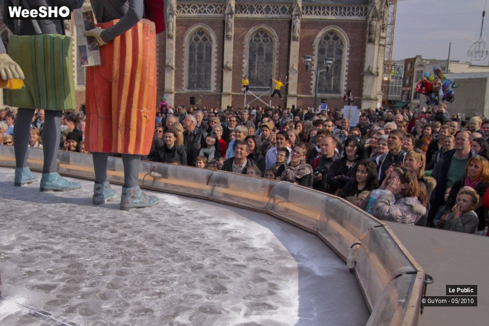 36/43 photos du spectacle Les Rues Joyeuses Ambiance 1