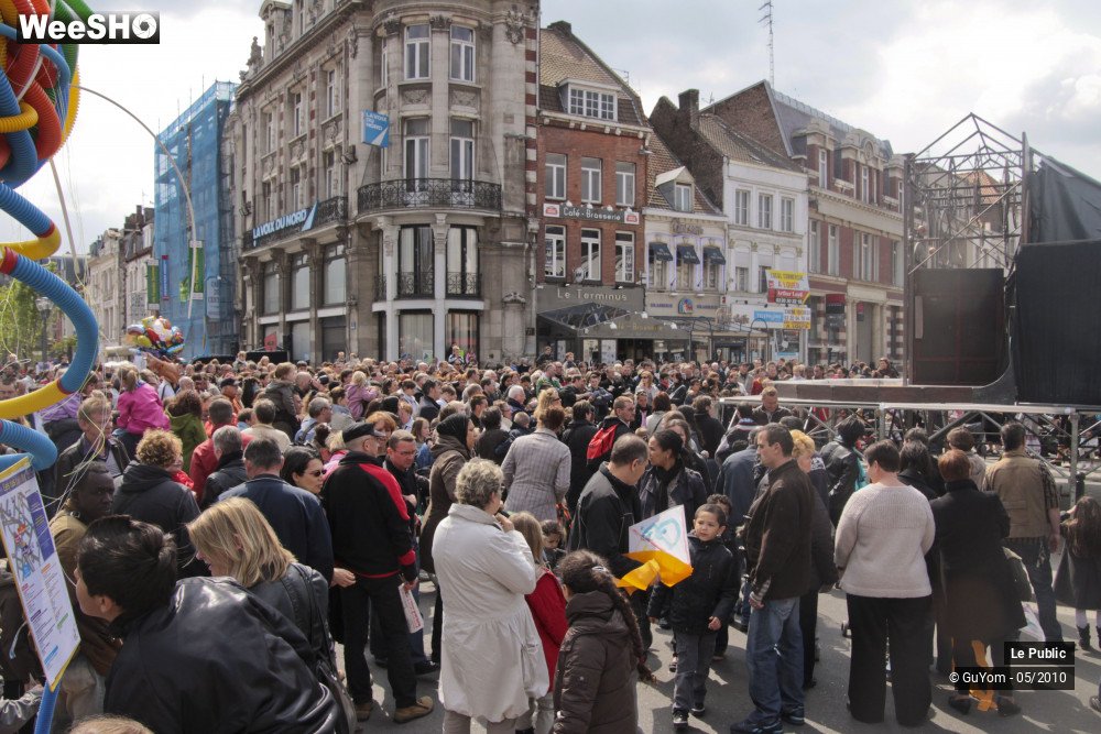 41/43 photos du spectacle Les Rues Joyeuses Ambiance 1