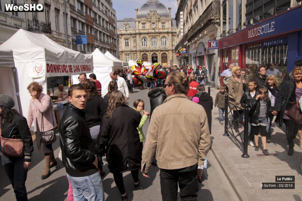 42/43 photos du spectacle Les Rues Joyeuses Ambiance 1