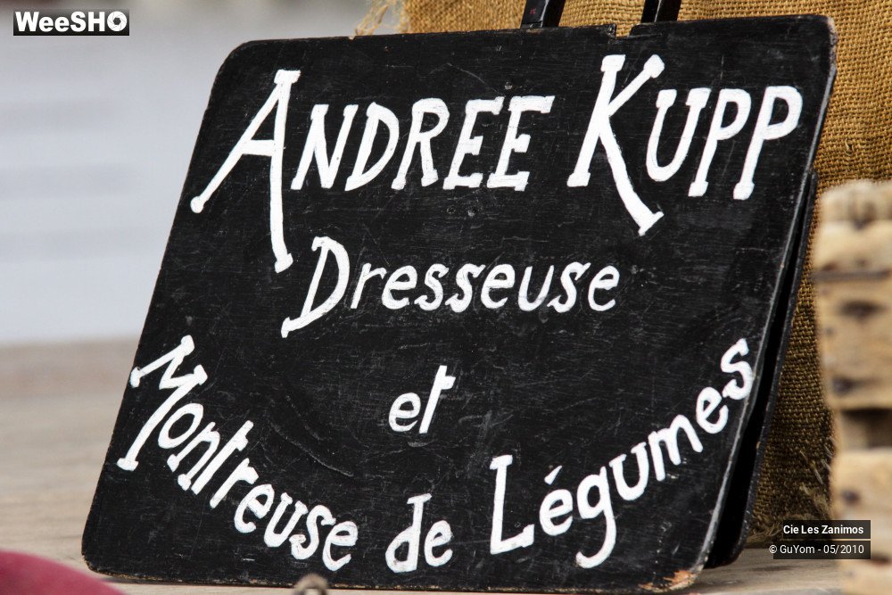 14/29 photos du spectacle Andrée Kupp, dresseuse de Légumes