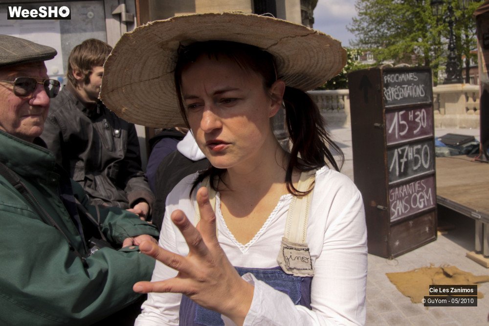 24/29 photos du spectacle Andrée Kupp, dresseuse de Légumes