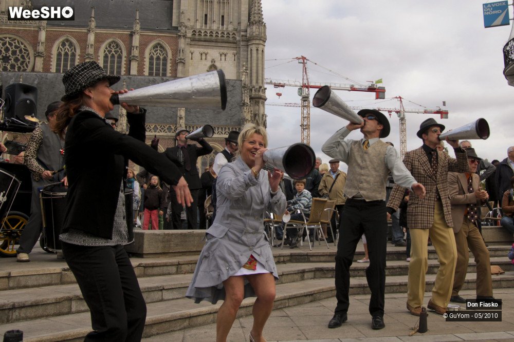 44/50 photos du spectacle Fanfare Détonnante