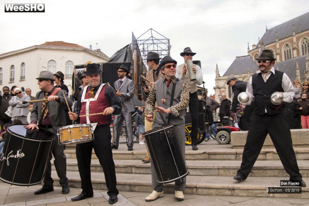 45/50 photos du spectacle Fanfare Détonnante