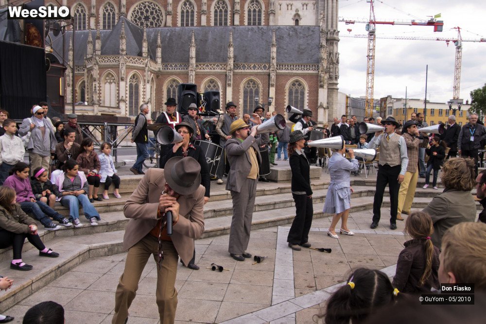 46/50 photos du spectacle Fanfare Détonnante