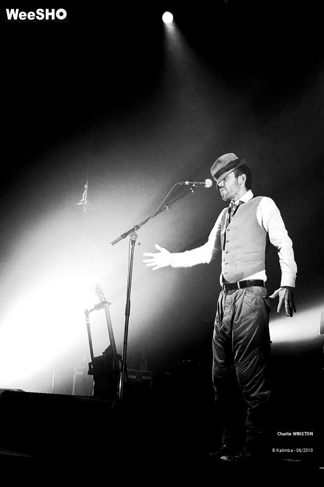 8/39 photos du spectacle Charlie WINSTON