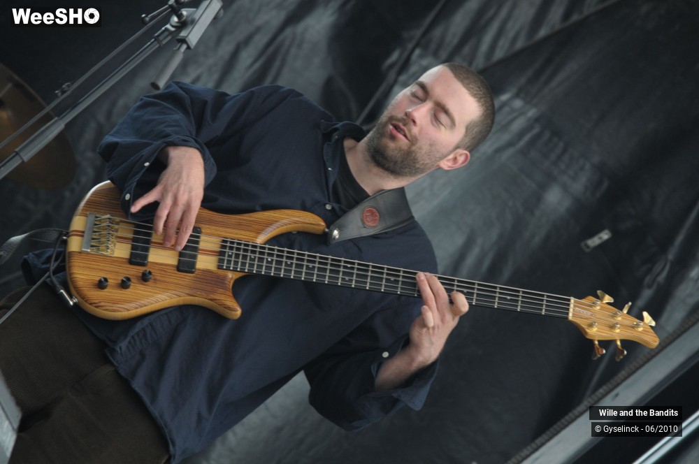 24/25 photos du spectacle Wille and the Bandits