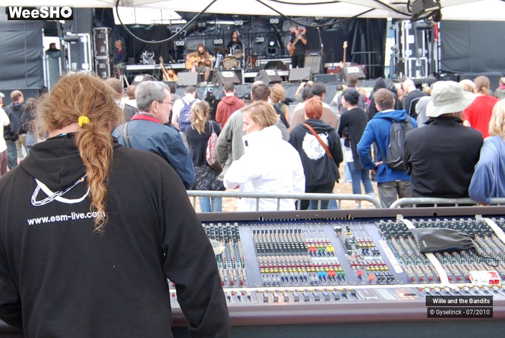 26/26 photos du spectacle Wille and the Bandits