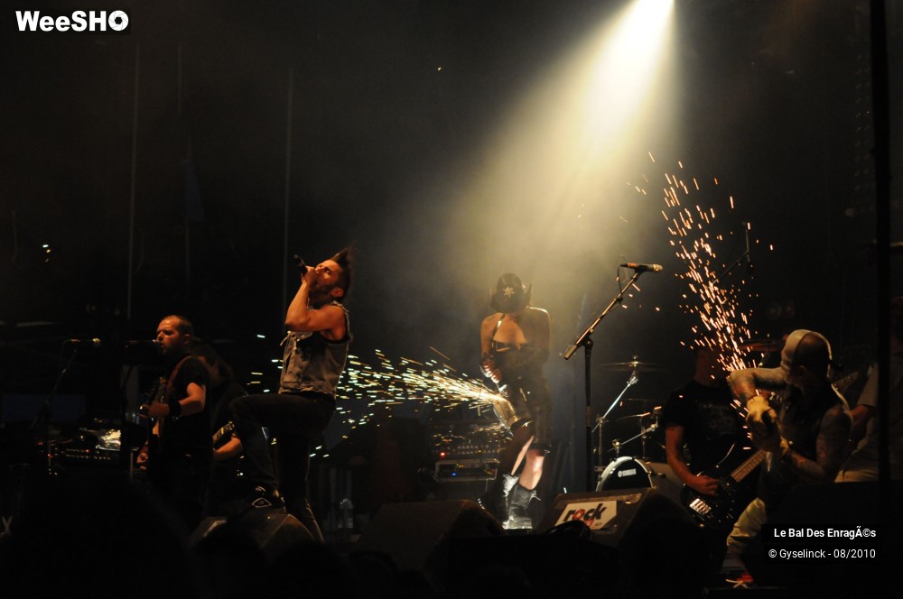 4/32 photos du spectacle Le Bal des Enragés 2