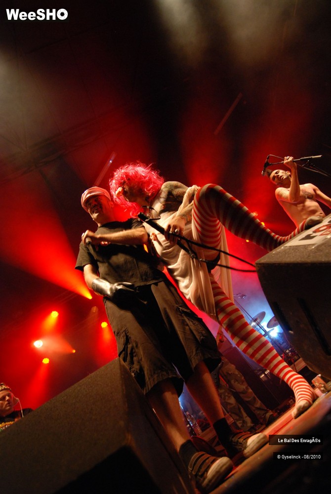 15/32 photos du spectacle Le Bal des Enragés 2