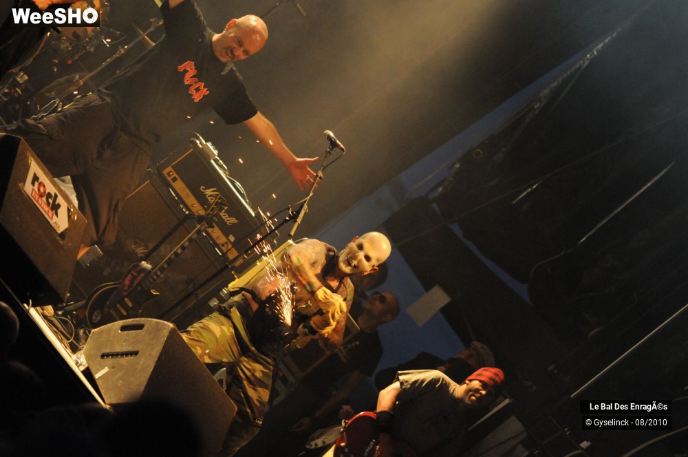 27/32 photos du spectacle Le Bal des Enragés 2