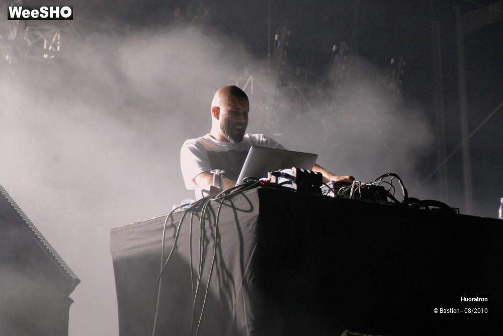 27/28 photos du spectacle Huoratron