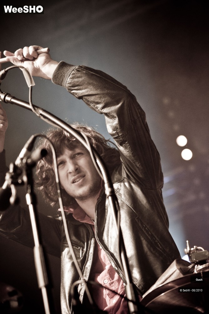 12/37 photos du spectacle Gush