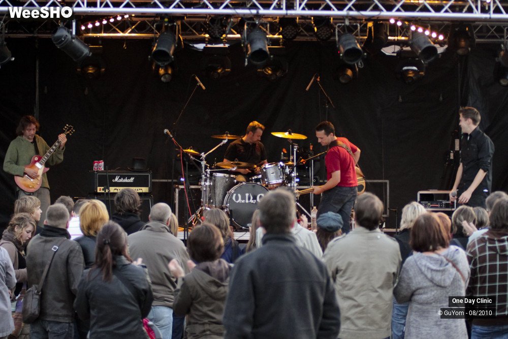 21/26 photos du spectacle One Day Clinic