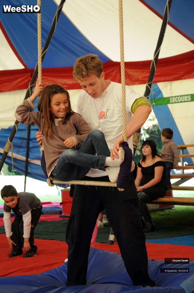 10/43 photos du spectacle Cirqu'en Cavale