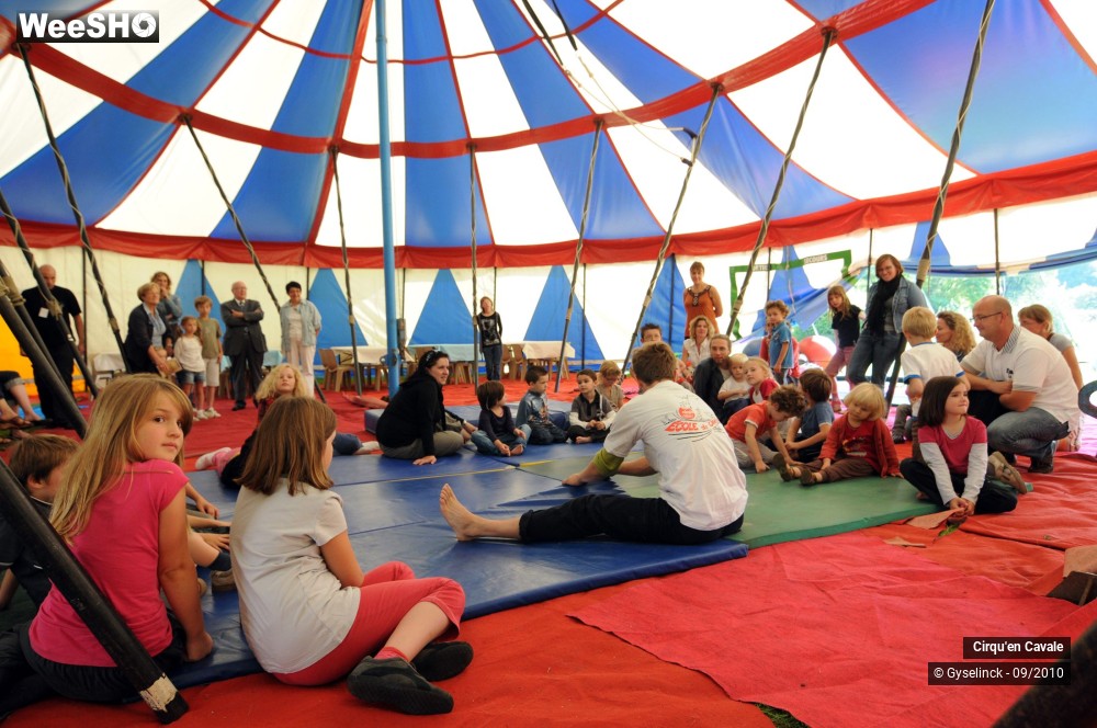 28/43 photos du spectacle Cirqu'en Cavale