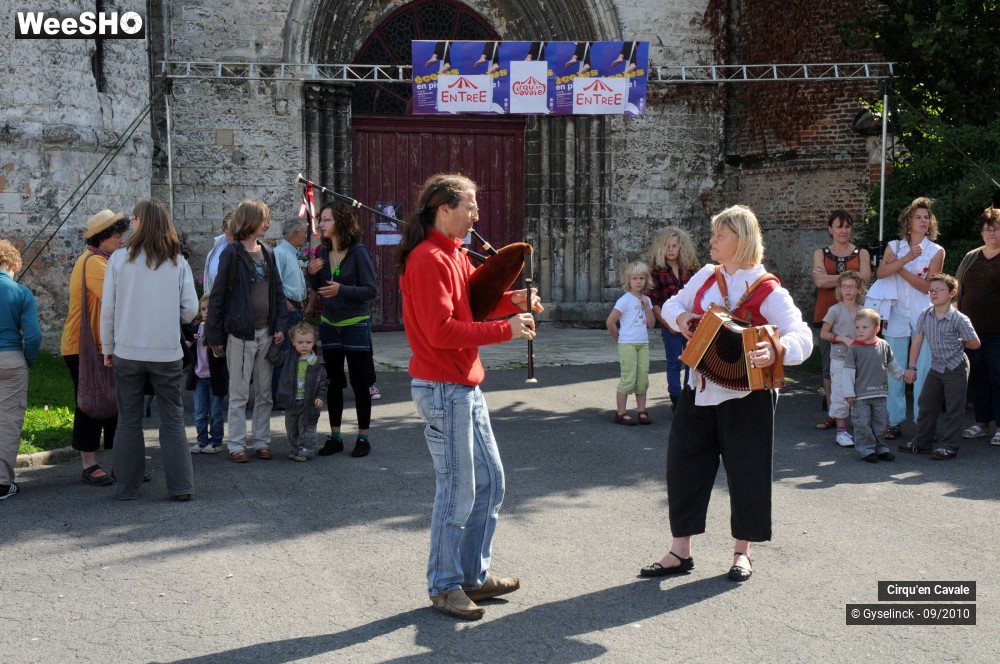 30/43 photos du spectacle Cirqu'en Cavale