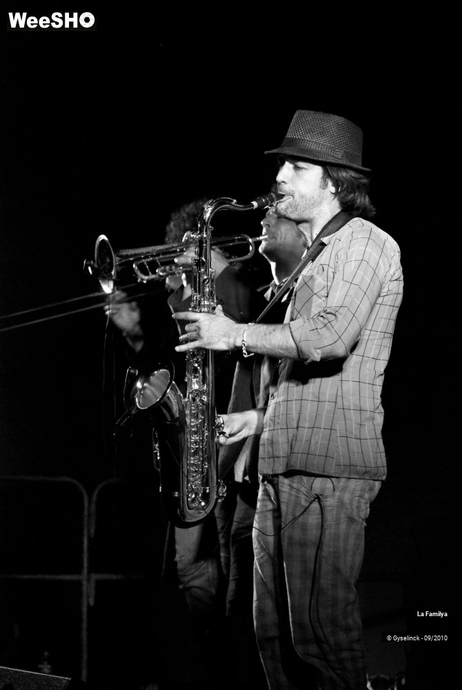 2/20 photos du spectacle La Familya