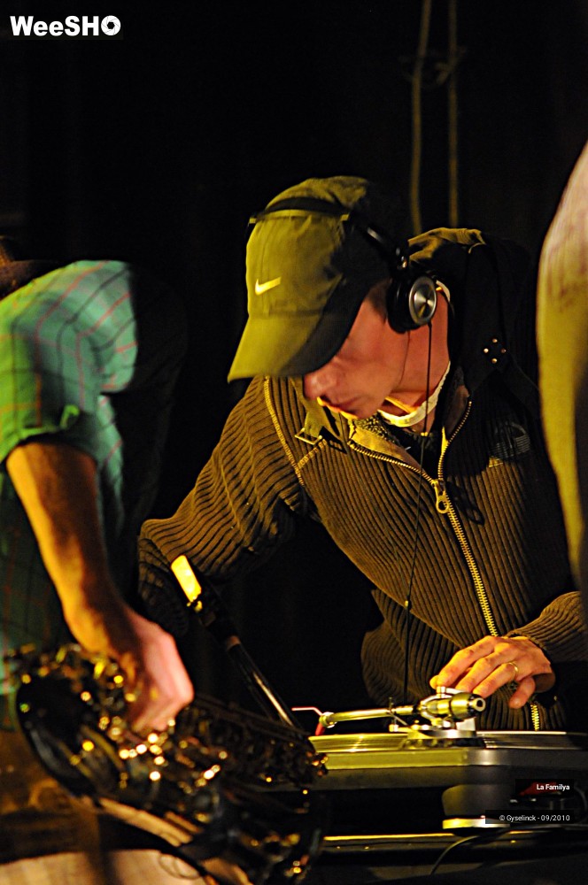 5/20 photos du spectacle La Familya