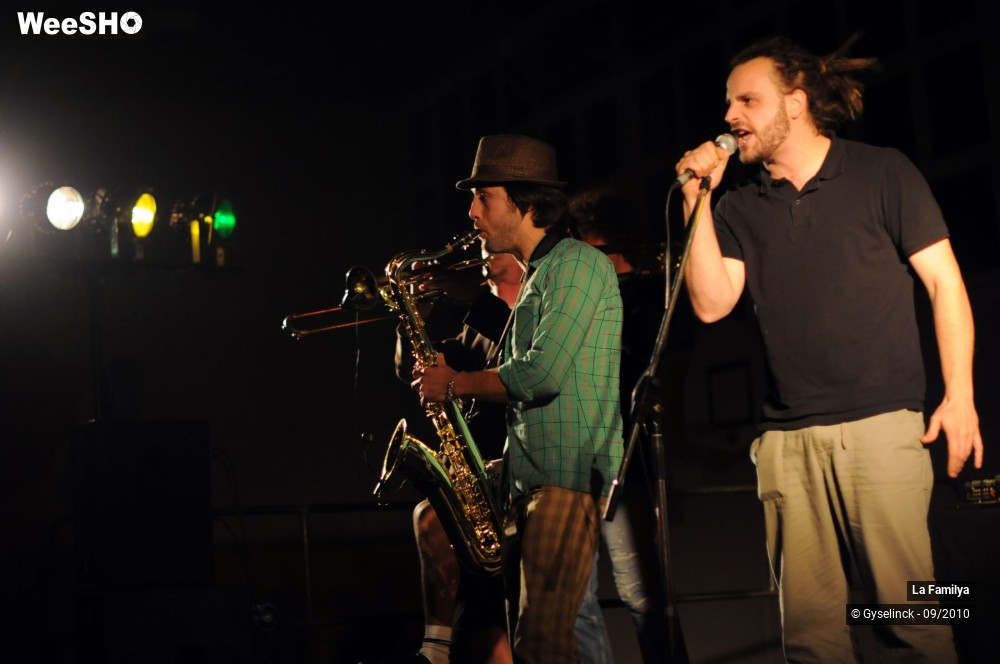 7/20 photos du spectacle La Familya