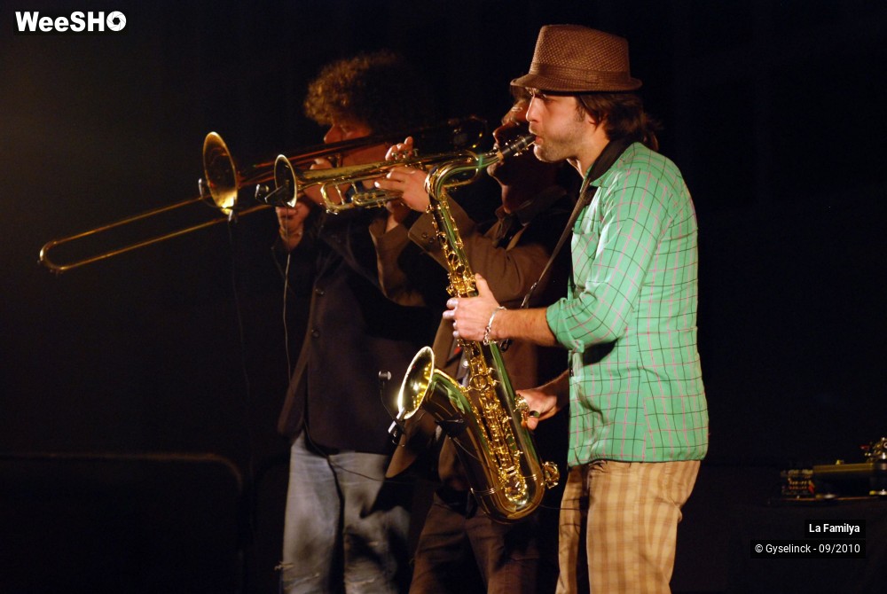 8/20 photos du spectacle La Familya