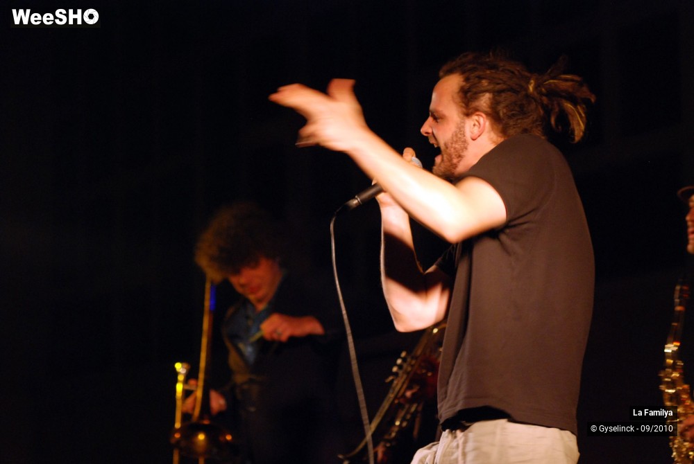 9/20 photos du spectacle La Familya