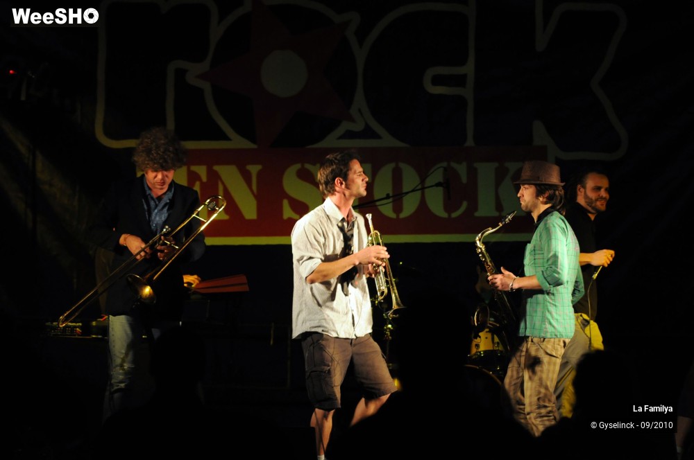 12/20 photos du spectacle La Familya