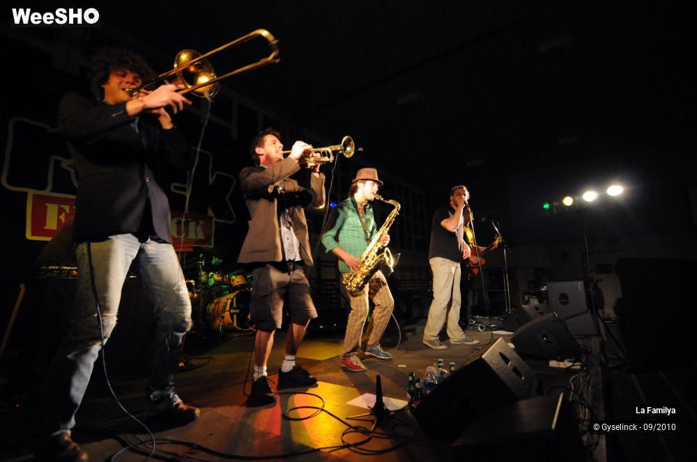 13/20 photos du spectacle La Familya