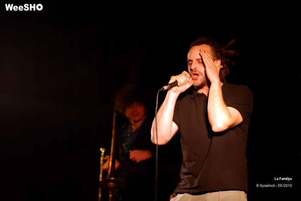 14/20 photos du spectacle La Familya