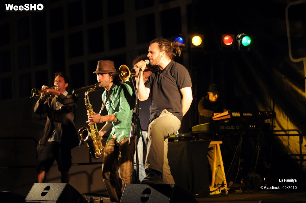 15/20 photos du spectacle La Familya