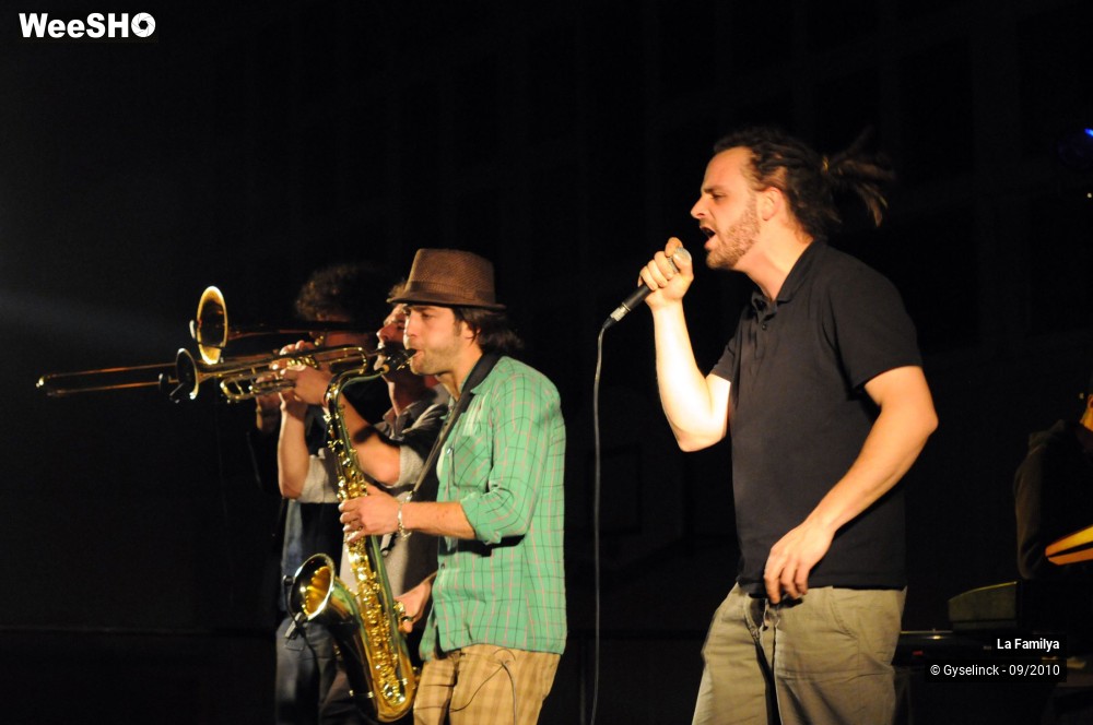 16/20 photos du spectacle La Familya