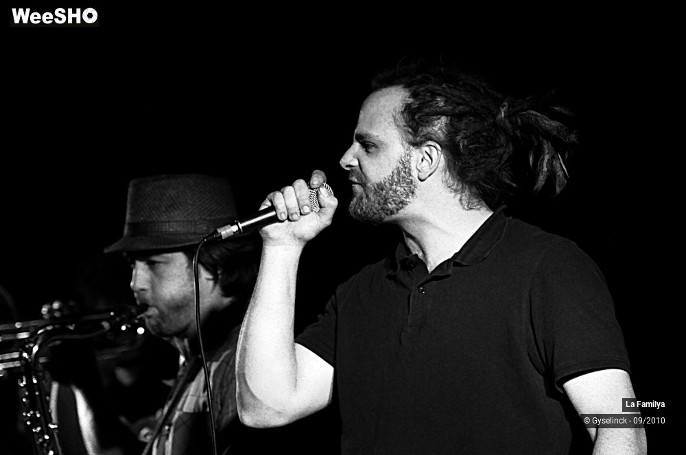 18/20 photos du spectacle La Familya