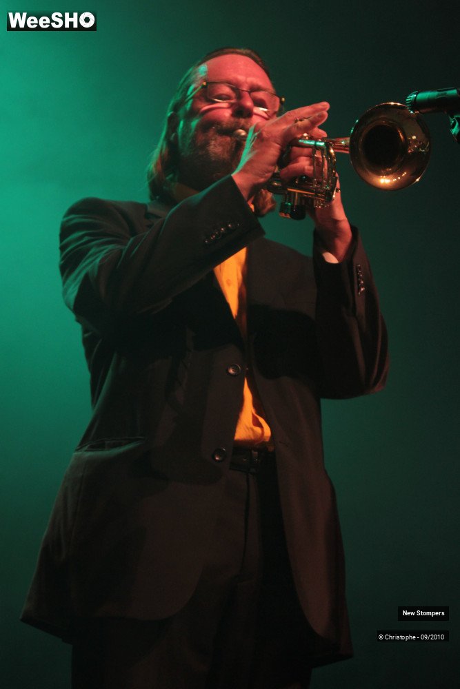 27/30 photos du spectacle New Stompers