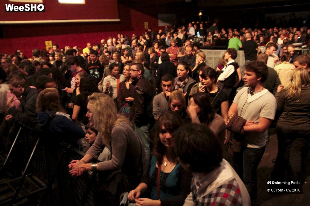 17/19 photos du spectacle 49 Swimming Pools