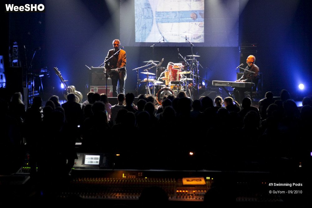 19/19 photos du spectacle 49 Swimming Pools