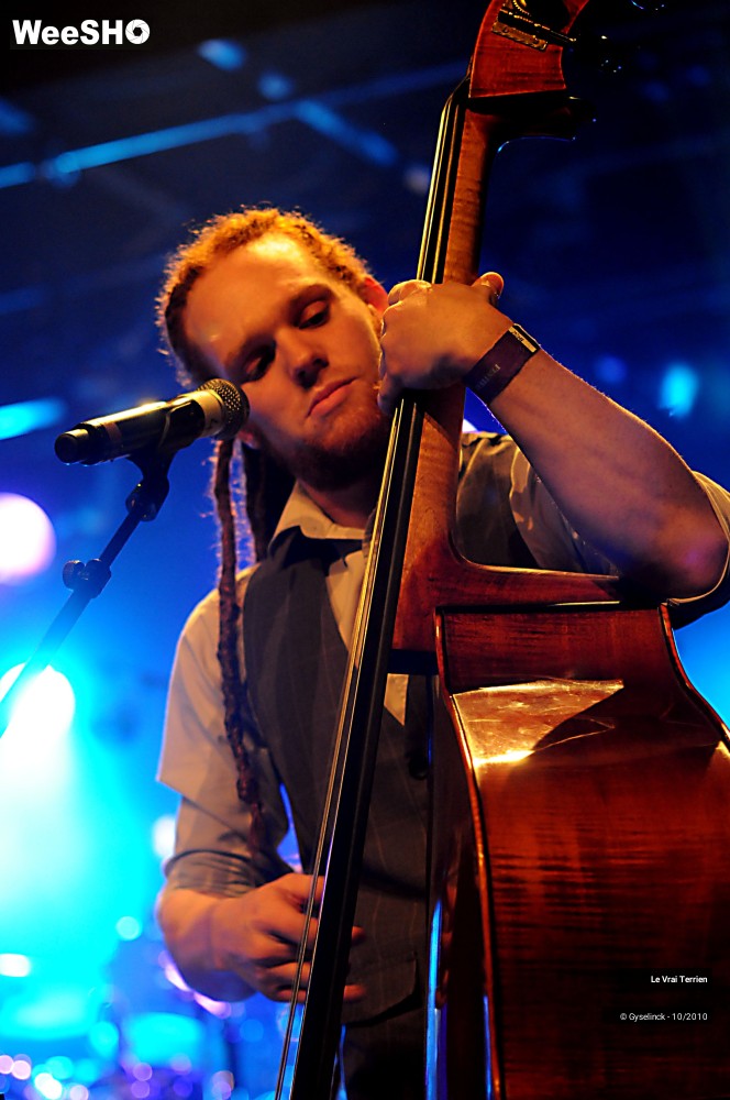 2/20 photos du spectacle Le Vrai Terrien