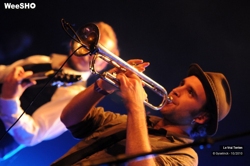 15/20 photos du spectacle Le Vrai Terrien