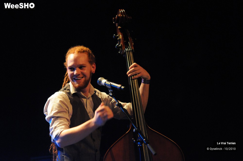 18/20 photos du spectacle Le Vrai Terrien